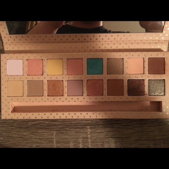 Kylie Jenner eye shadow pallet - Picture 2 of 2